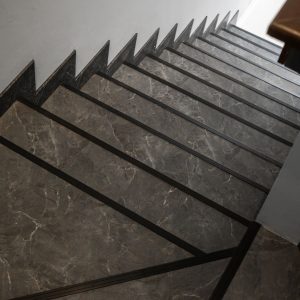 Penerapan dari Step Nosing Aluminium