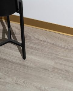 Contoh dari skirting untuk lantai SPC