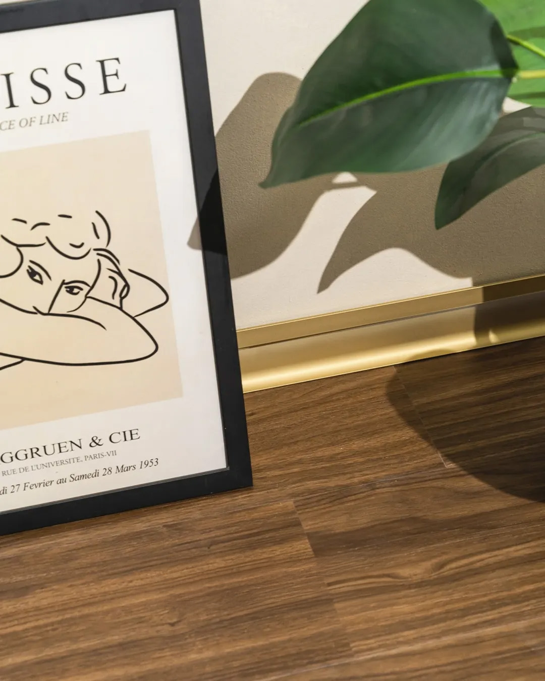 Contoh dari SPC Flooring dan Skirting