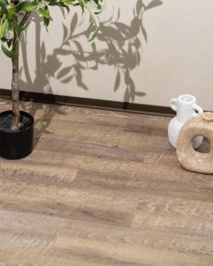 Penerapan dari SPC Flooring dan Skirting